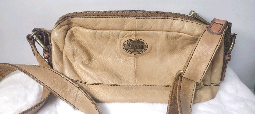 Vintage Fossil Tan Crossbody Shoulder Bag Zip Top Outer Pocket Lined Brass
